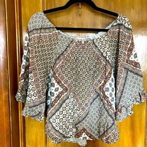Unity World Flutter Sleeve Top MEDIUM